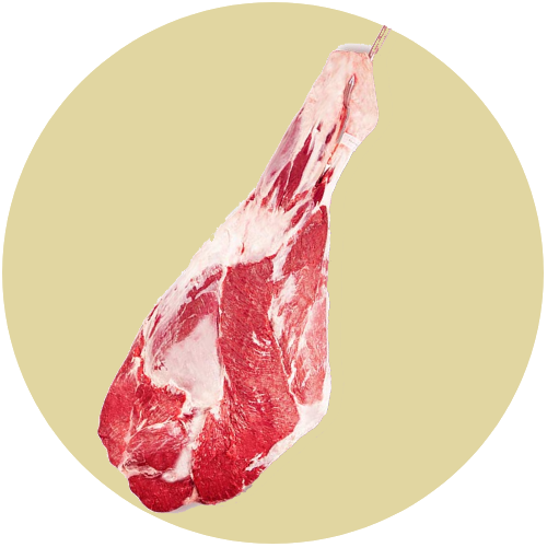 گوشت گوساله منبعی غنی از پروتئین است و ویتامین و مواد معدنی ضروری (نیاسین،ویتامین‌هایB6،B12،ریبوفلاوین، به علاوه آهن، روی، پتاسیم و فسفر) را فراهم می‌کند.​